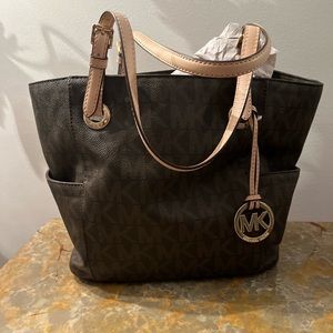 NEW (no tags) Michael Kors monogram leather tote